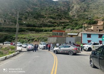 TRANSPORTISTAS CIERRAN EL TRÁNSITO EN LOS INGRESOS/ACCESOS A TARMA !!