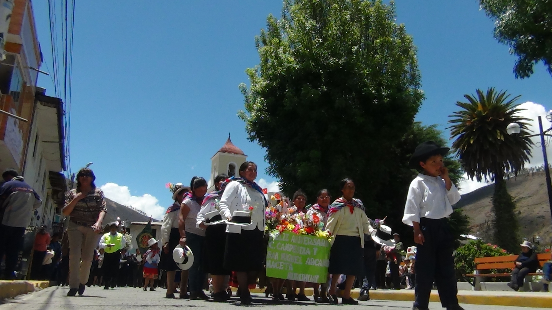 CARLOS PAZ ALCALDE IDENTIFICADO CON SUS TRADICIONES Y COSTUMBRES DE ACOBAMBA.